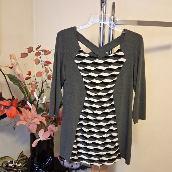 NWT Zoe Women's Gray Black White Patchwork Design Blouse ¾ Sleeve Top Size 8 M - Picture 5 of 8